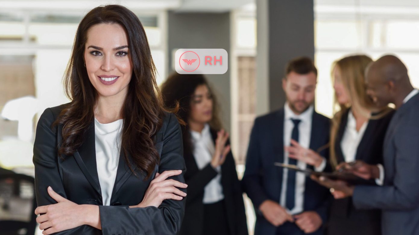 Portrait d’une fille leader ou manager lors d’une réunion d’affaires