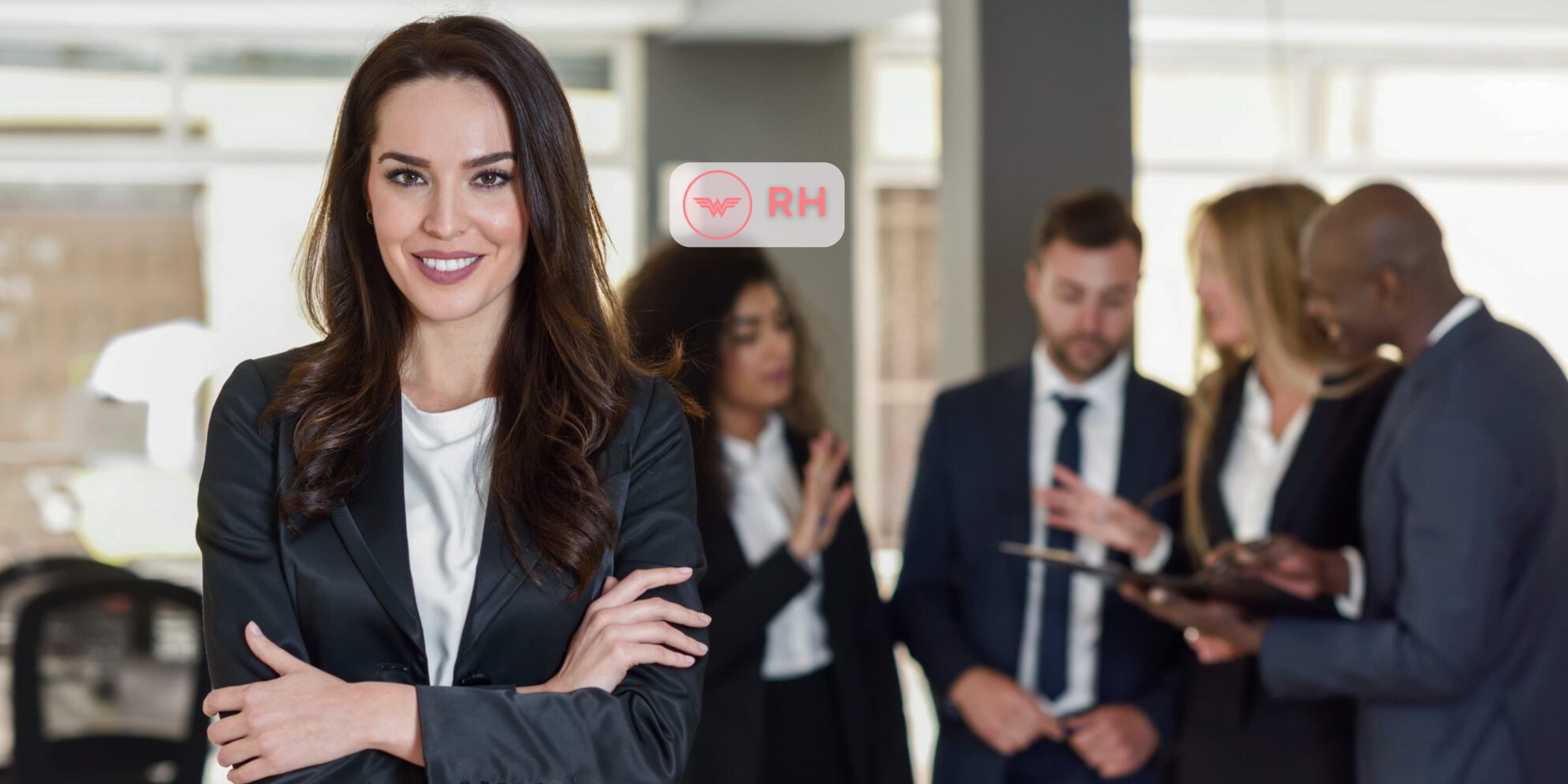 Portrait d’une fille leader ou manager lors d’une réunion d’affaires